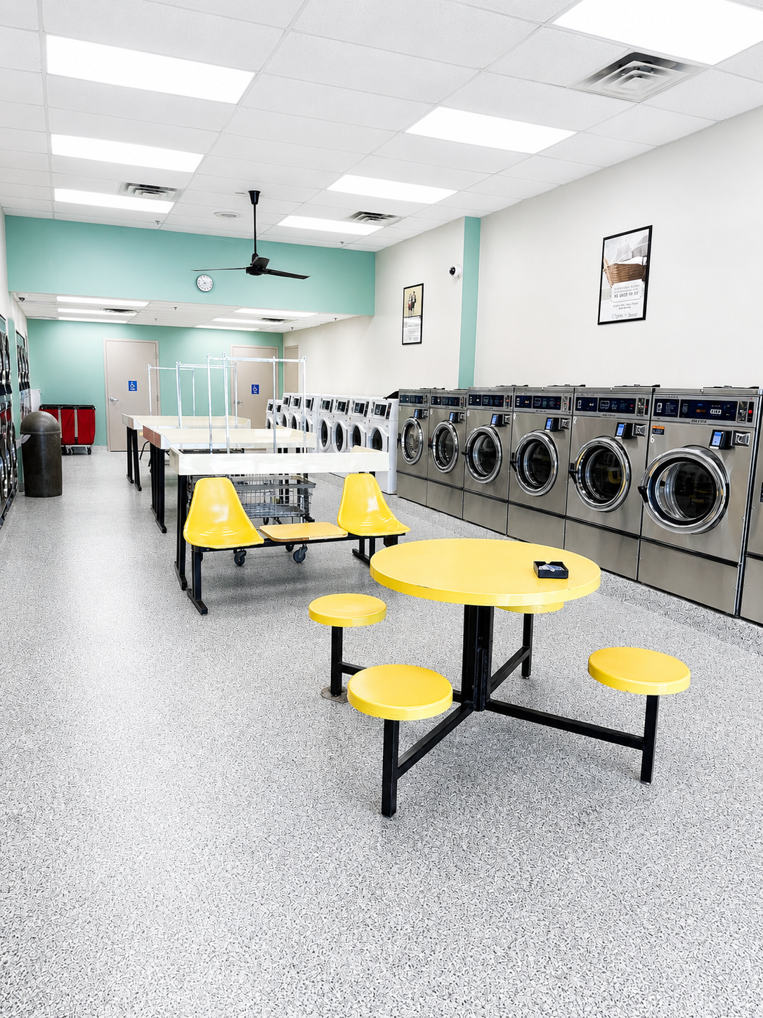 laundromatphoto_Machines_tables